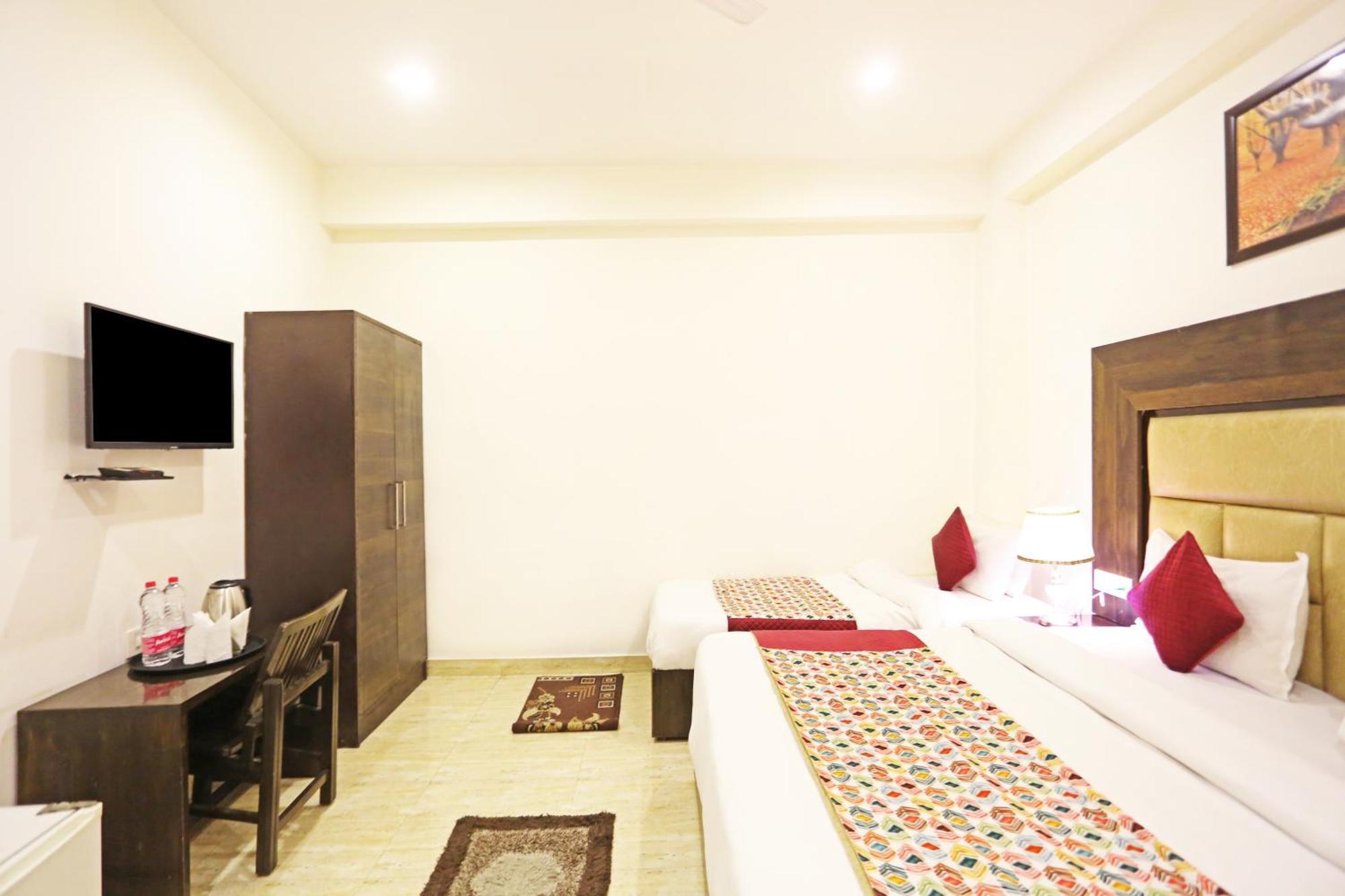 Airport Hotel Kiara - New Delhi Airport Екстер'єр фото