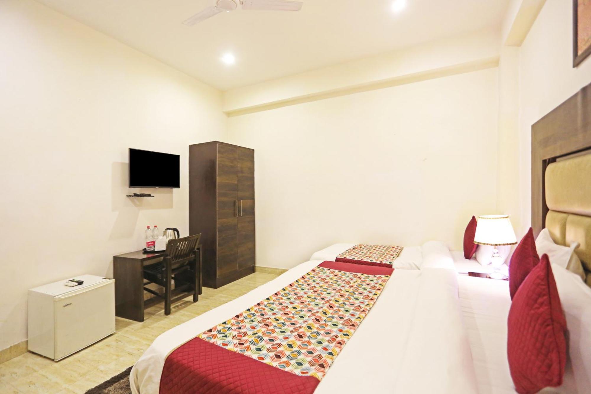 Airport Hotel Kiara - New Delhi Airport Екстер'єр фото