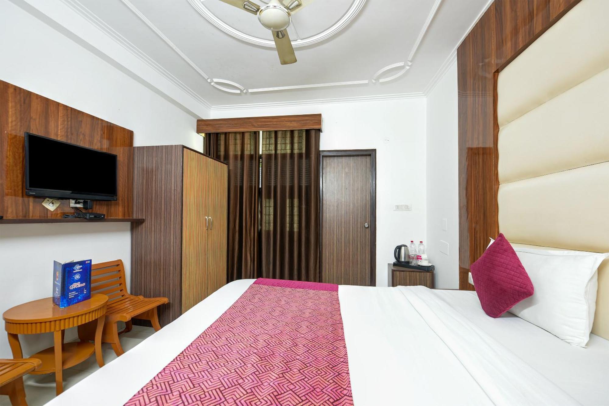 Airport Hotel Kiara - New Delhi Airport Екстер'єр фото